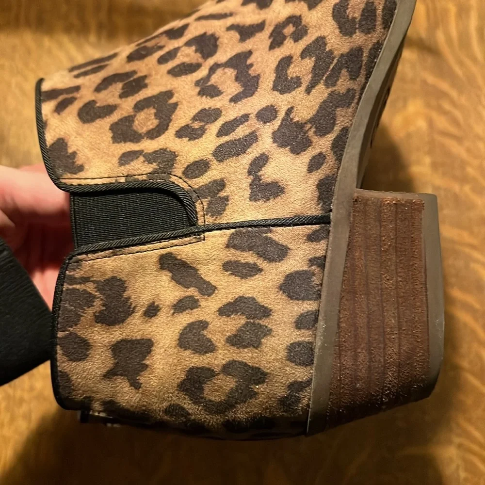 Leopard print Circus ankle boots. Size 9. - Picture 7 of 9